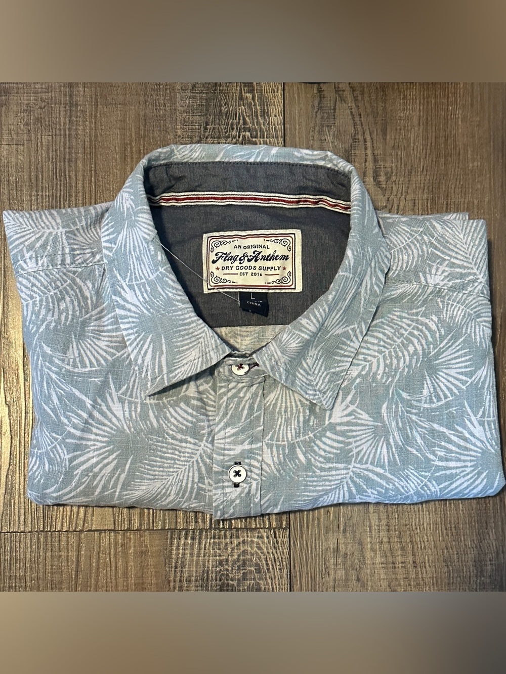 NWOT Men’s Short-Sleeve Shirt 100% Cotton Sold Individually Pick your Design - Picture 4 of 16